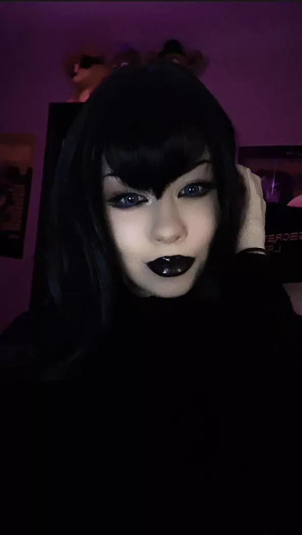 My mavis cosplay 🧛🏻‍♀️ posted by apologygirrrl