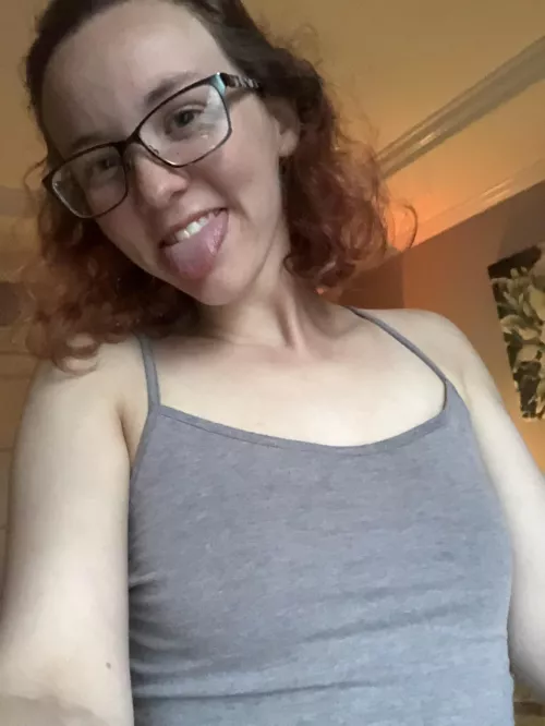 Nerdy girls are lots of fun😛 by thebreefontaine