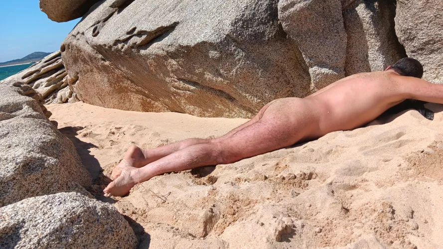 Sunbath in the wind  by nudebodytime