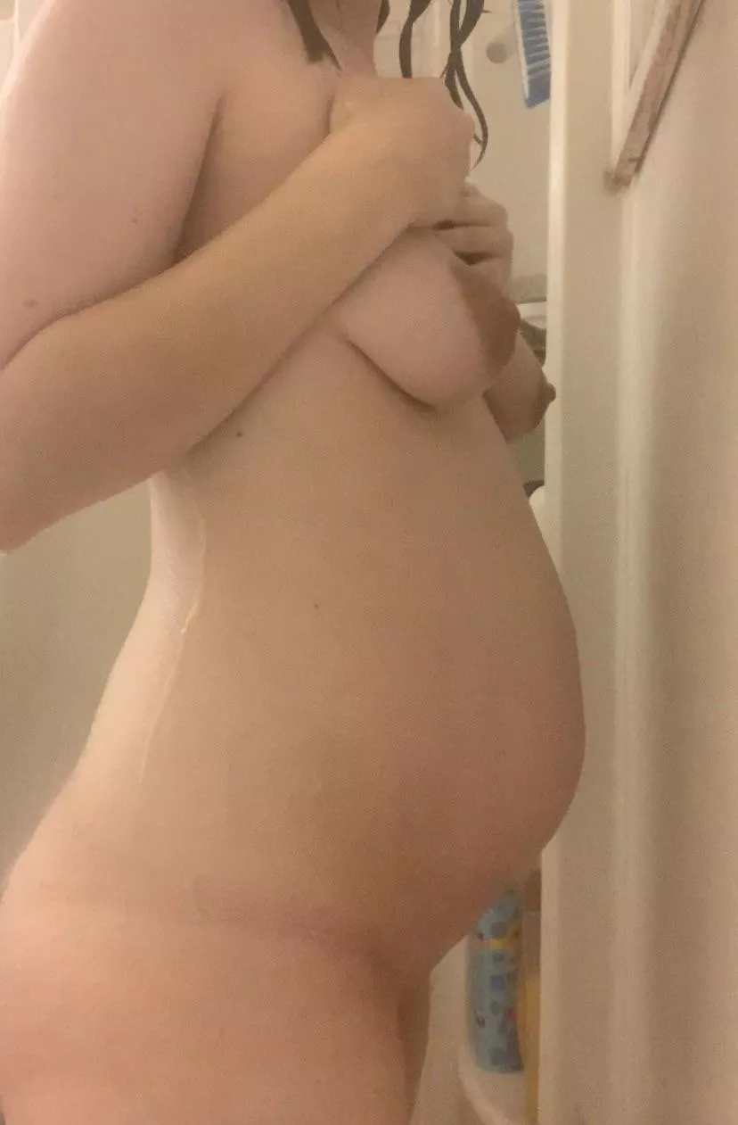 Took this in the shower, how far along would you think I was?  posted by Bubblebxtch