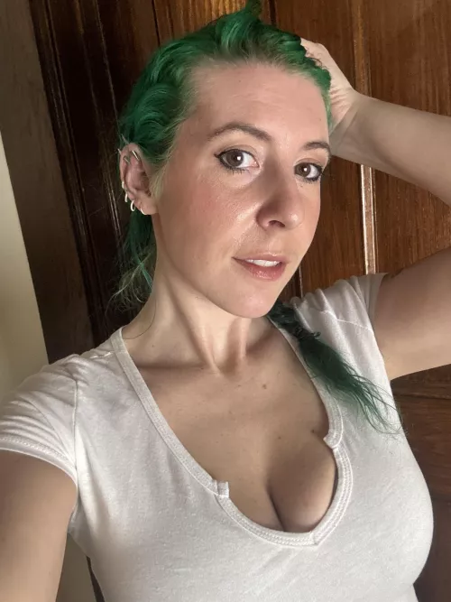 White tee cleavage by sirenskiss3