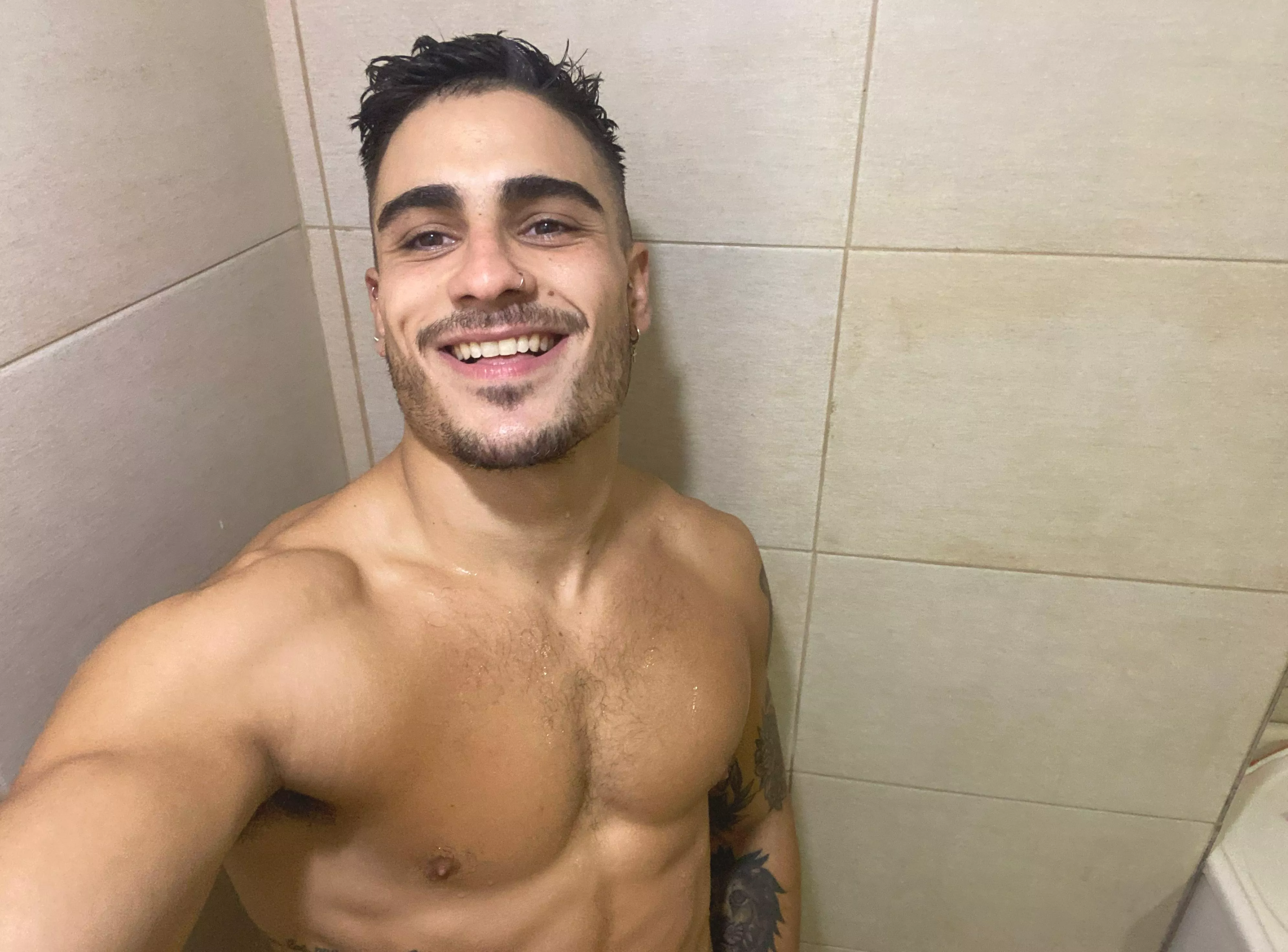 Who wants to see my tight, wet body all soaped up? posted by OlieTheKing