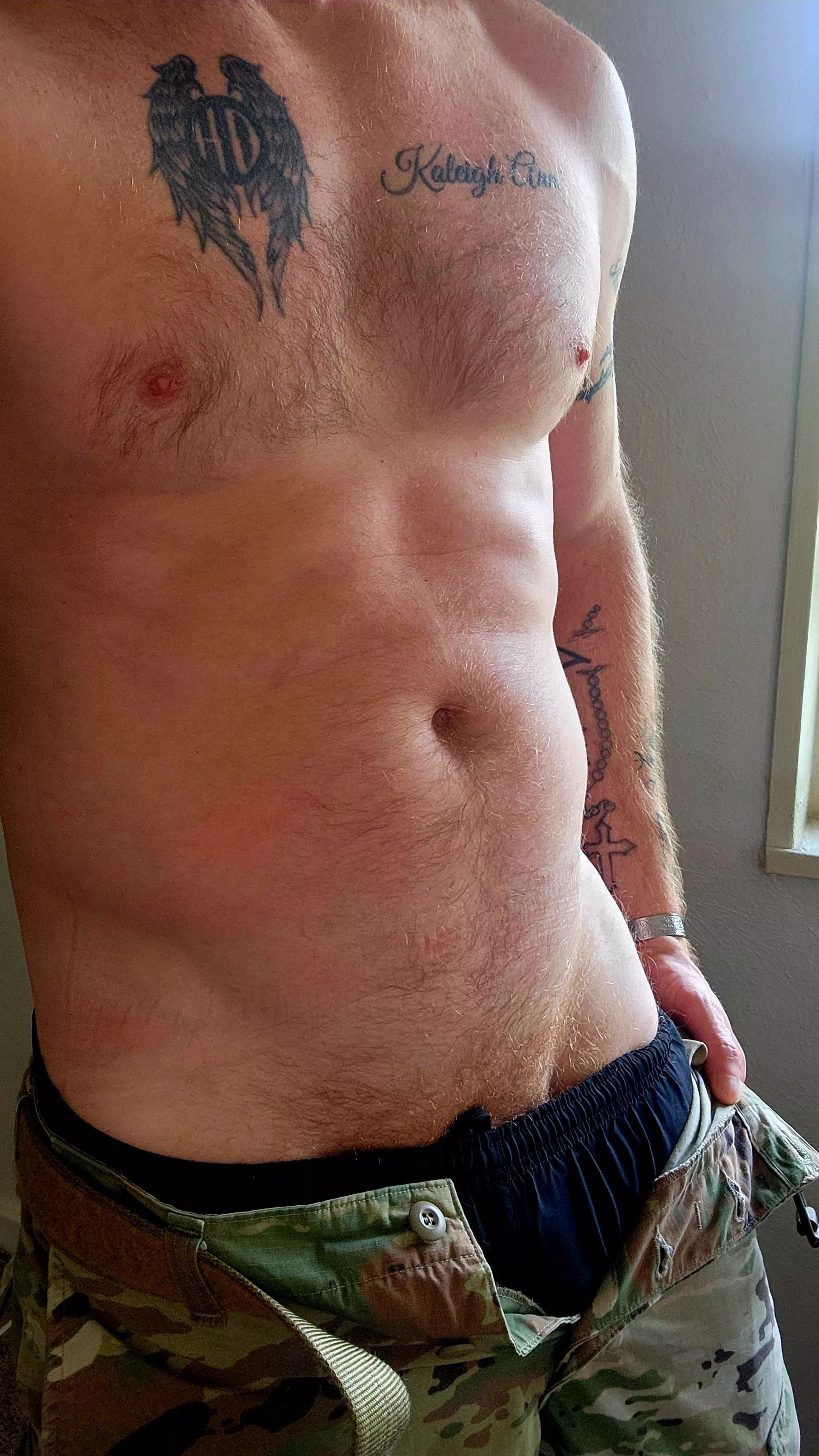 (30) Meet at the MWR pool?  posted by CountryRocket