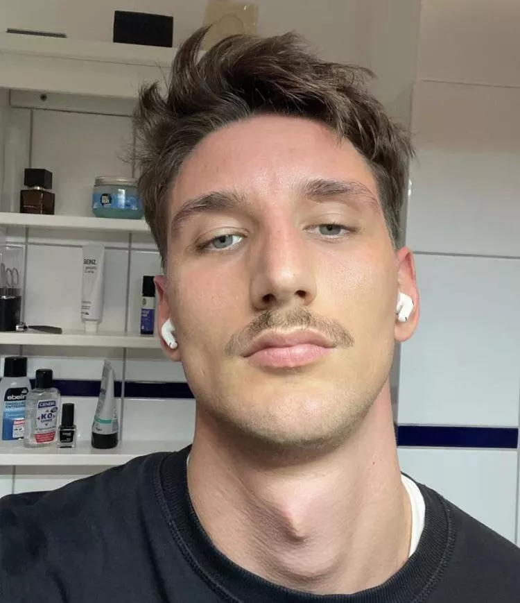 Anyone up for chat? (24) posted by uwucluwu