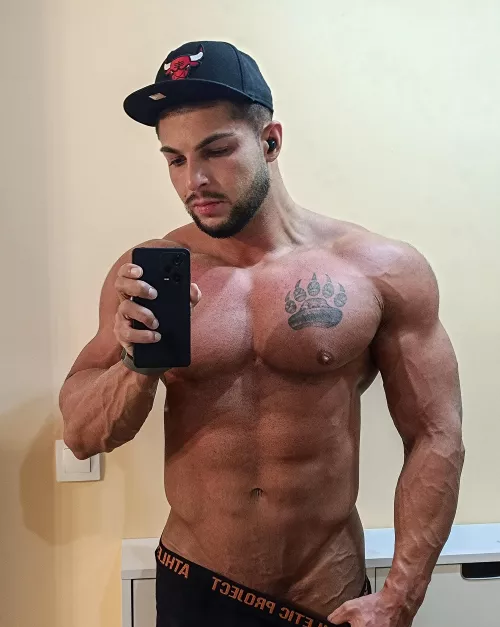 Big cat  by muscletrunks