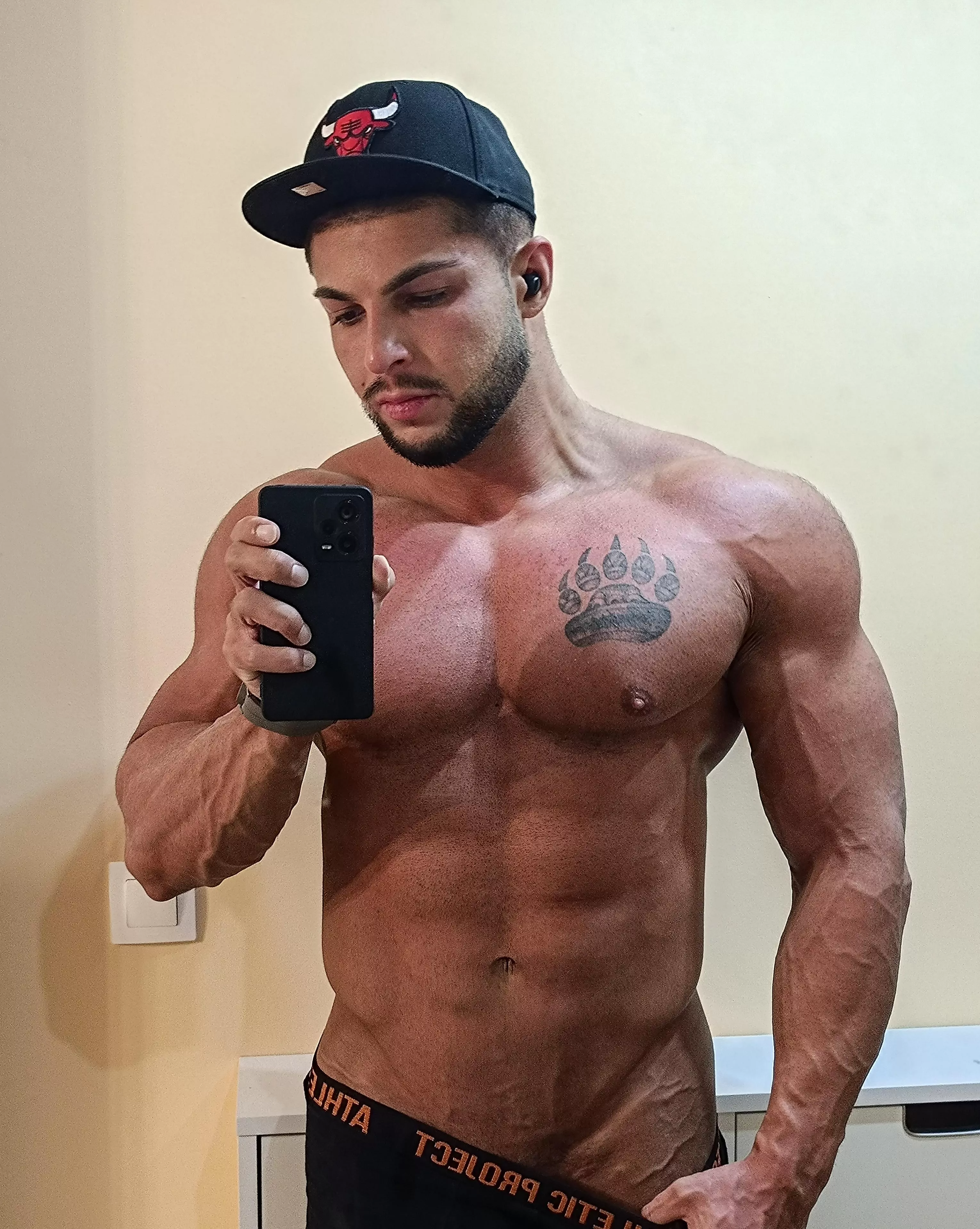 Big cat  posted by muscletrunks