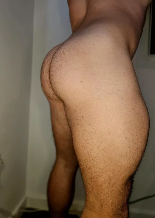 Big squats build big glutes  by BigBullyJake