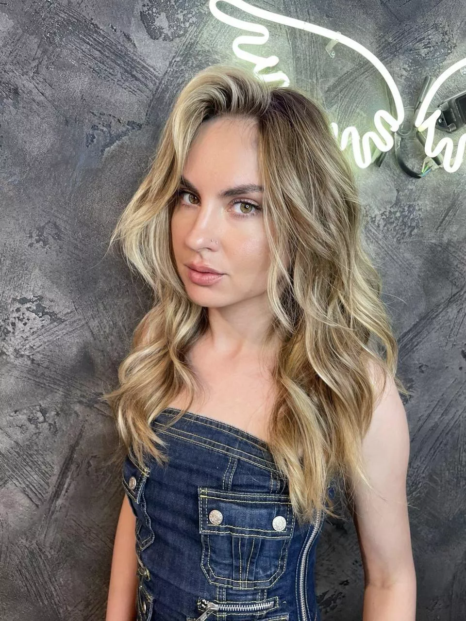 Do u like my new haircut? 🎀  Broadcast in an hour about 🤗  posted by Kelly_Copperfield