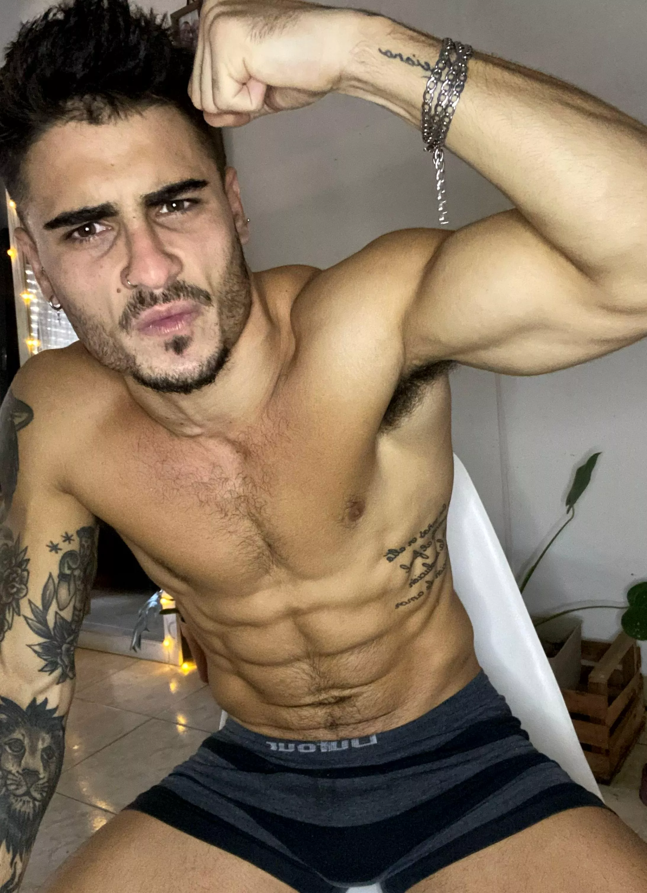 Do you like it when I tease you with my pit hair? posted by OlieTheKing