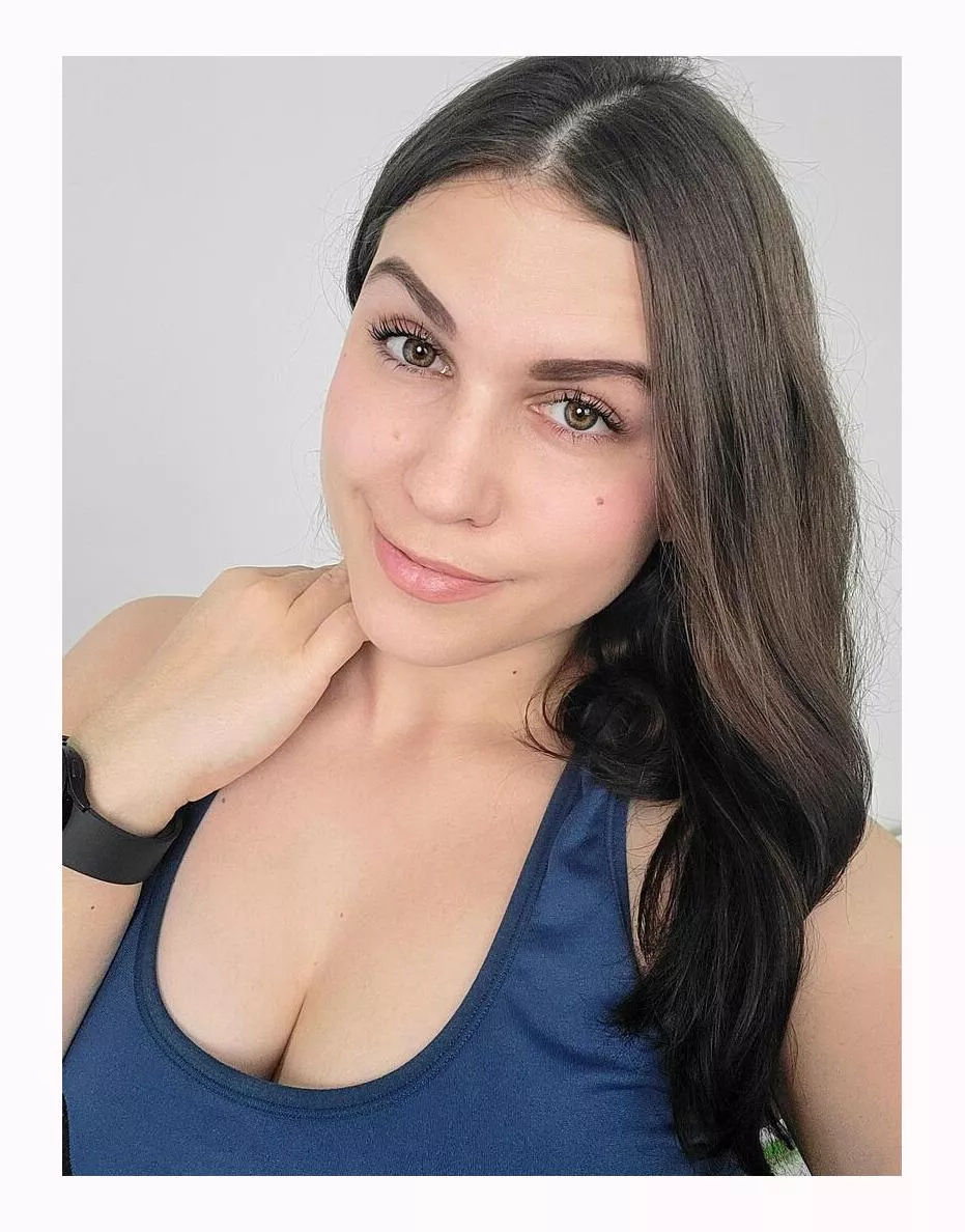 Heyy coming for you on @chatkrbate for the next 4 hours 🤗 [Tiny_hat] posted by JuryPitiful2467