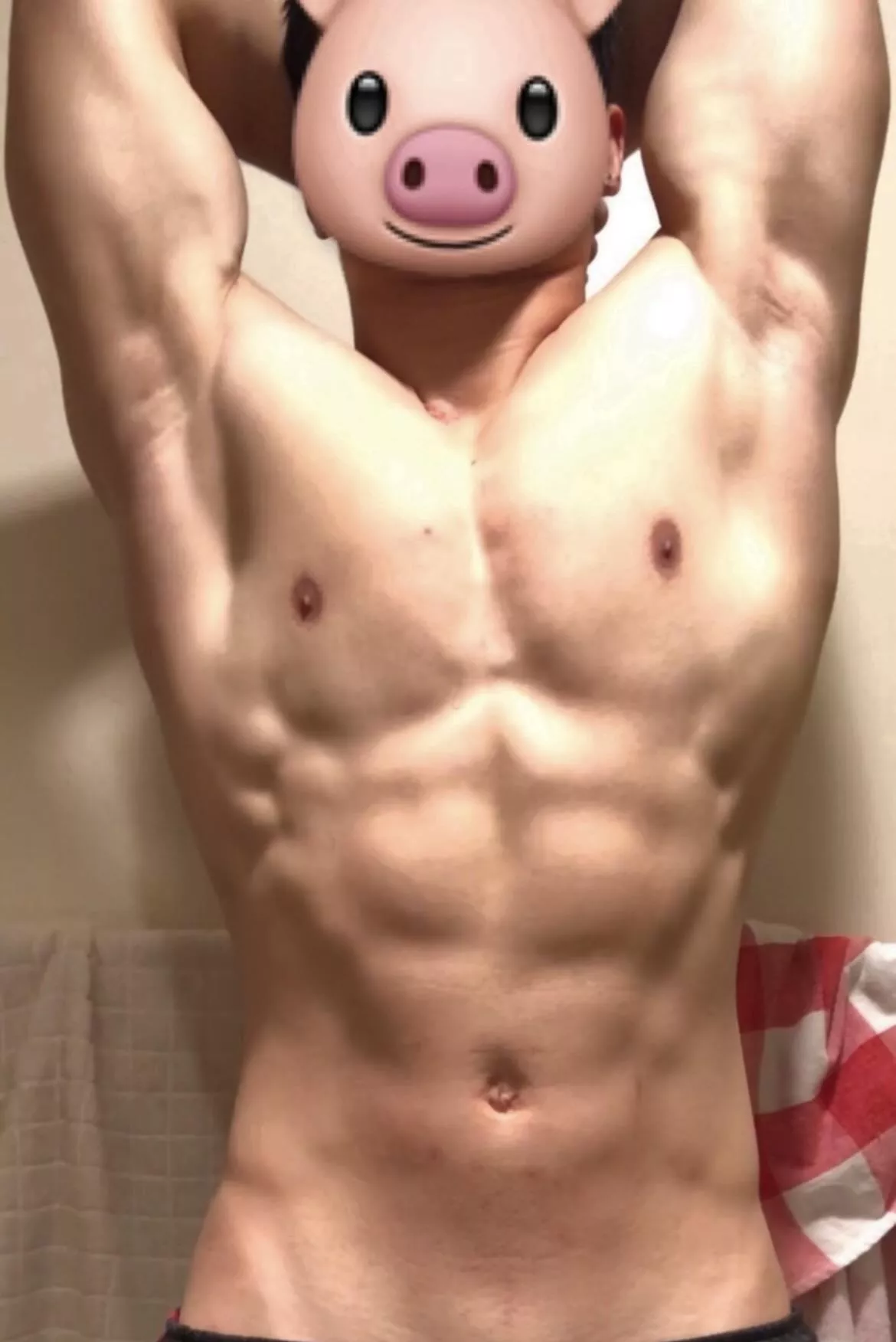 V line check! 6’3 217lbs of muscle 😎💪🏽 posted by TheeGuyDerek