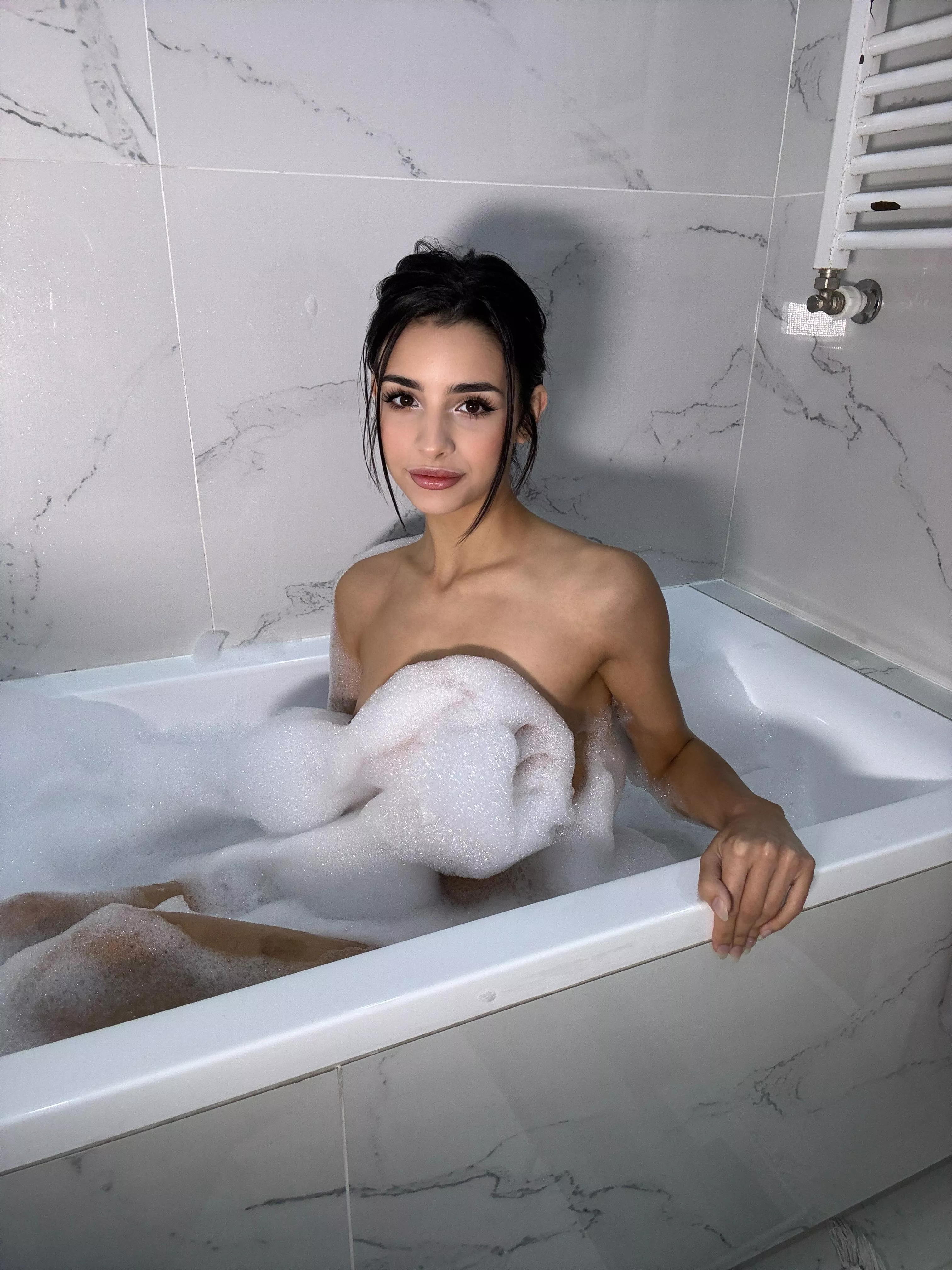 Wanna bathe me? posted by pluckilyriffle