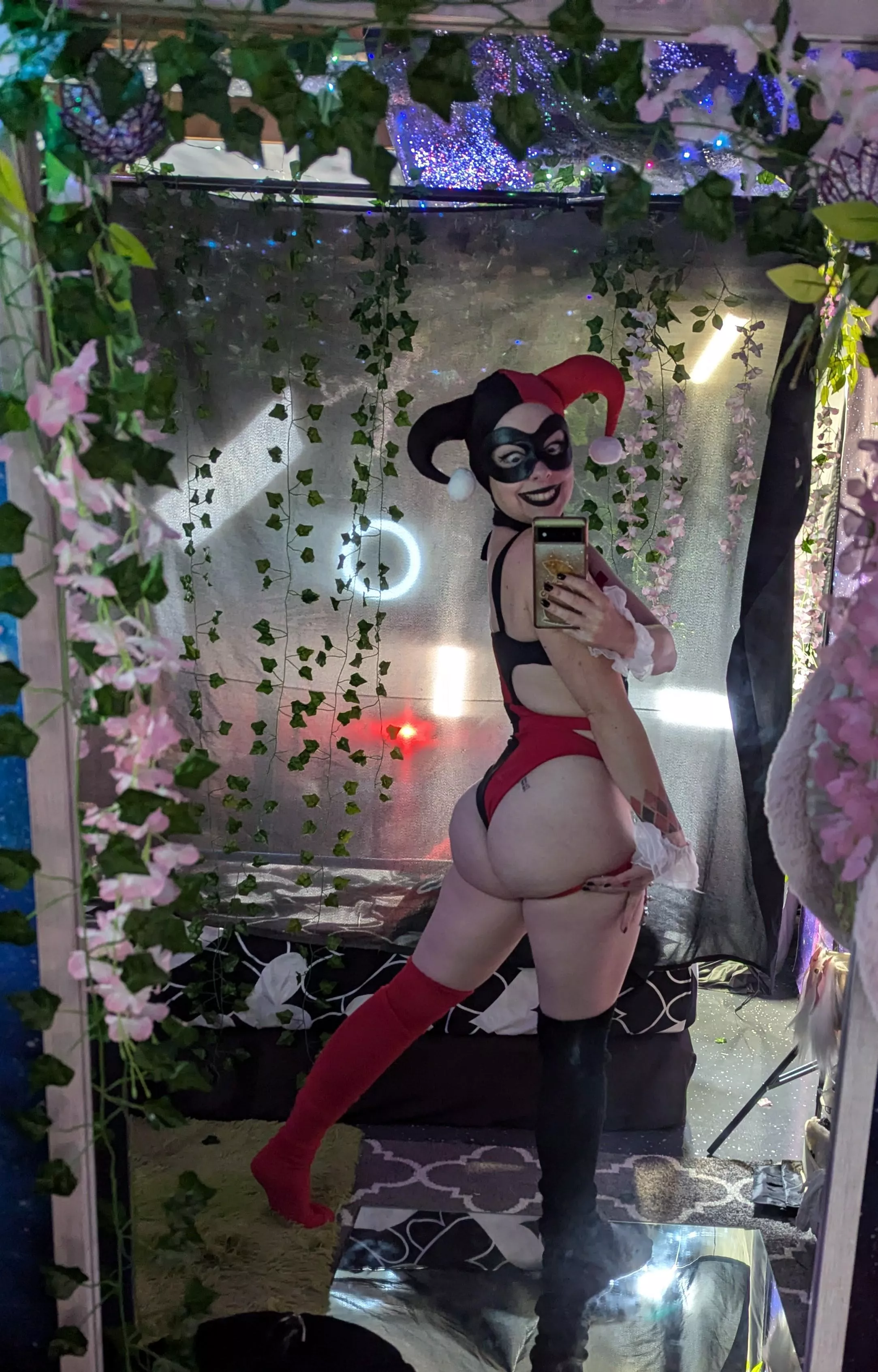 HQ by Mrs Pineapple  posted by rellybelly17