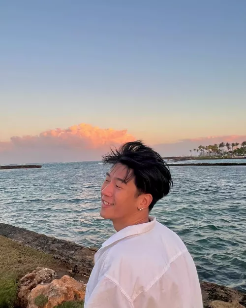 looking for ppl to play val or fortnite w lol by saggysong