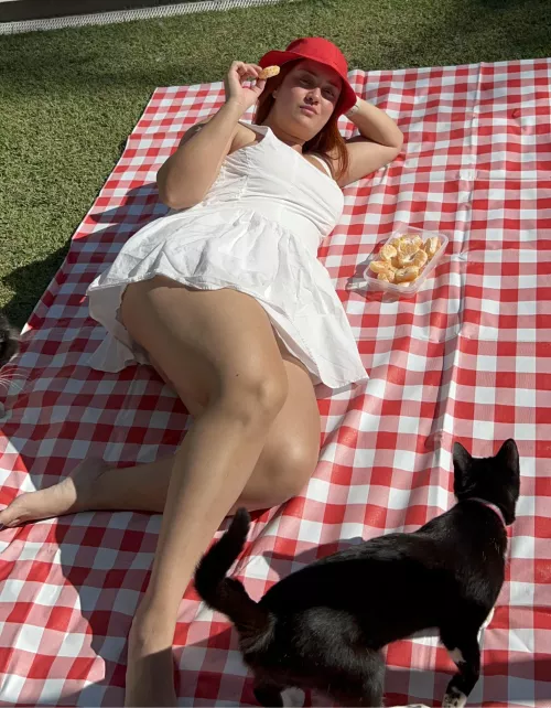 @mjohreisen picnic at my garden by Puzzled_MJ