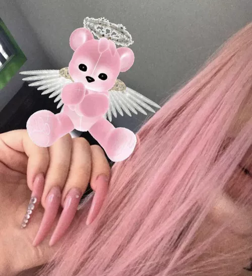 pink💅🏻😽 by charlotteventurax