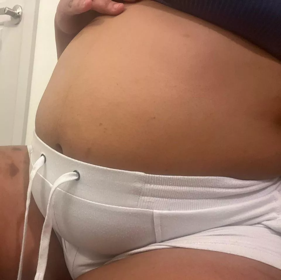 Who wants to feed me posted by Comfortable_Love_385