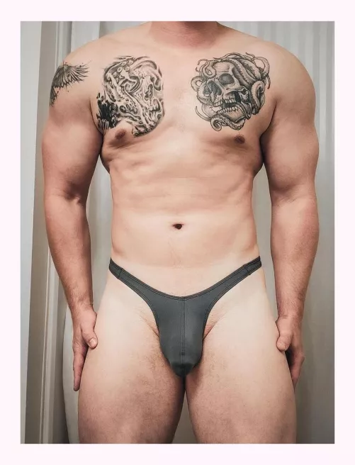 A little gfey fresh off the sewing machine. Will be wearing this one during my workout today 🔥 by Boring-Candle3559