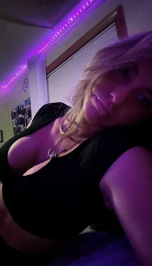 Big in black by anonymous123456_