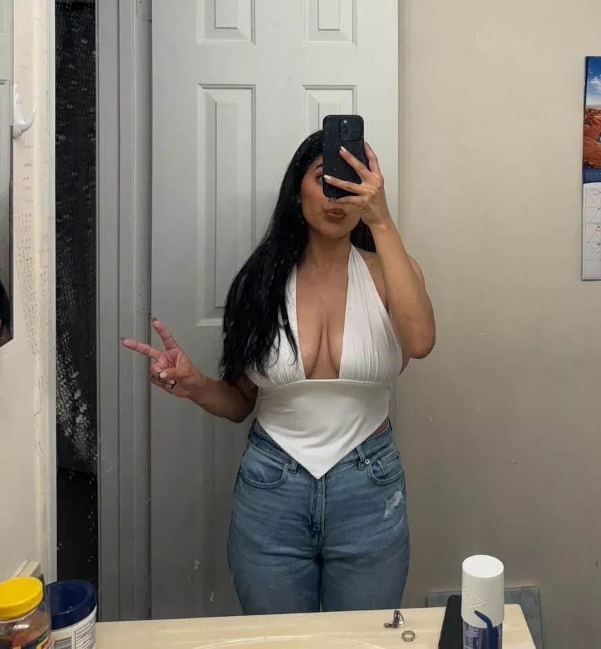 Big in white  posted by anonymous123456_