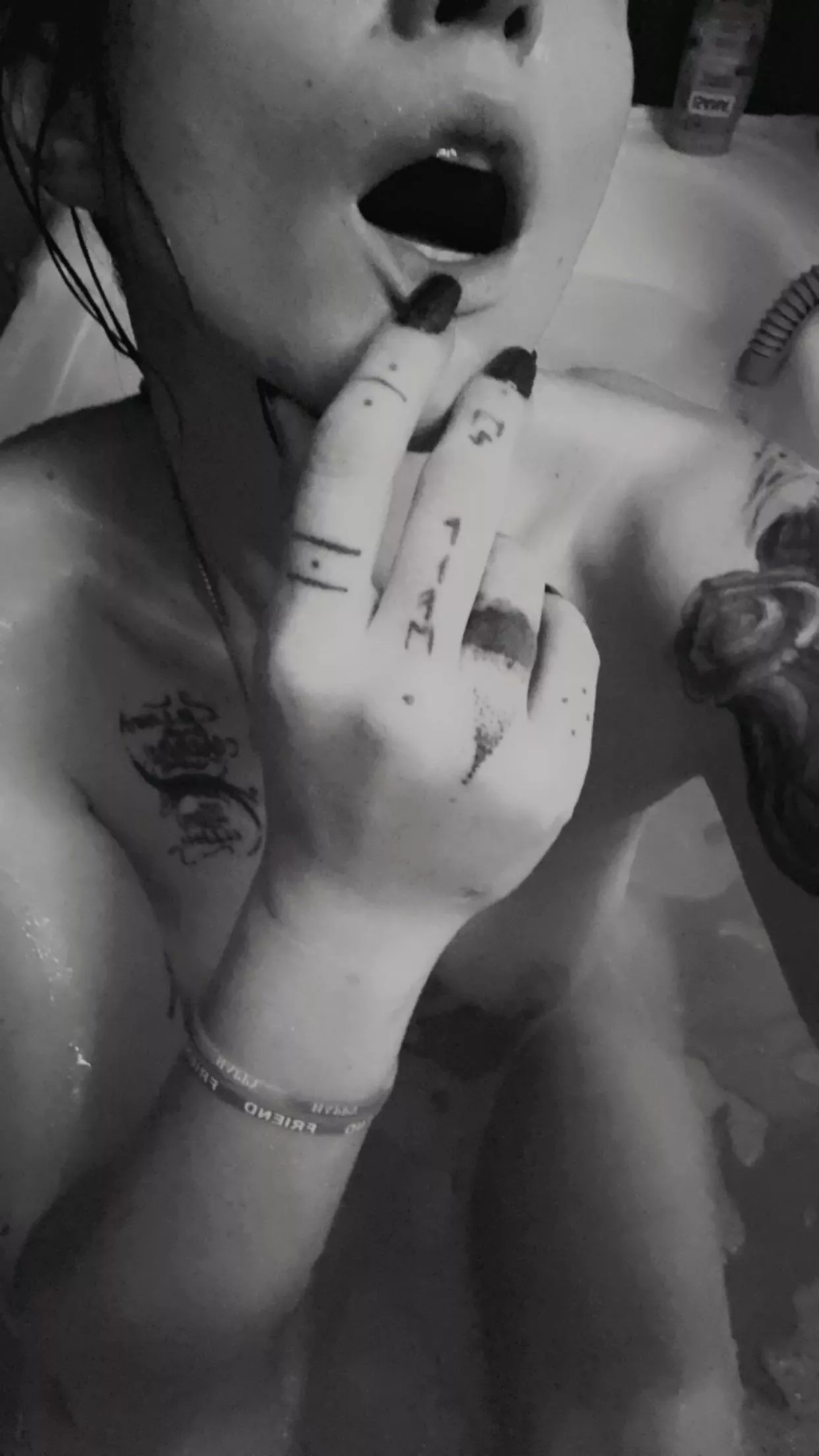 Happy monday💋💋💋 posted by Chriesi90