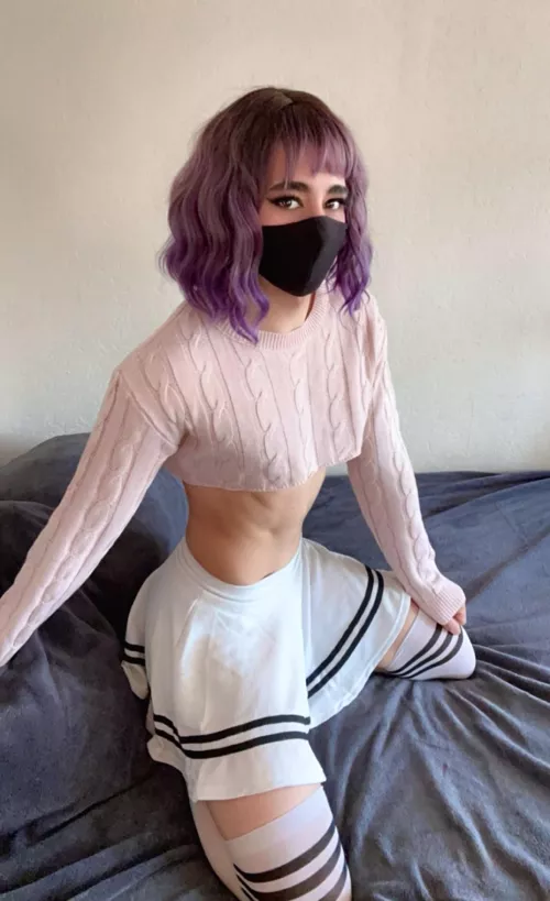 How I look at bro after he said crop tops are for girls by fr_Calil