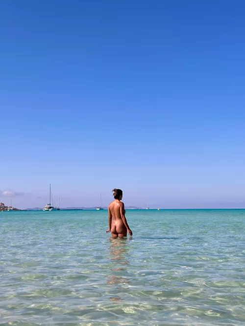 I’m so happy to visit this beach! by jessicaloveexo