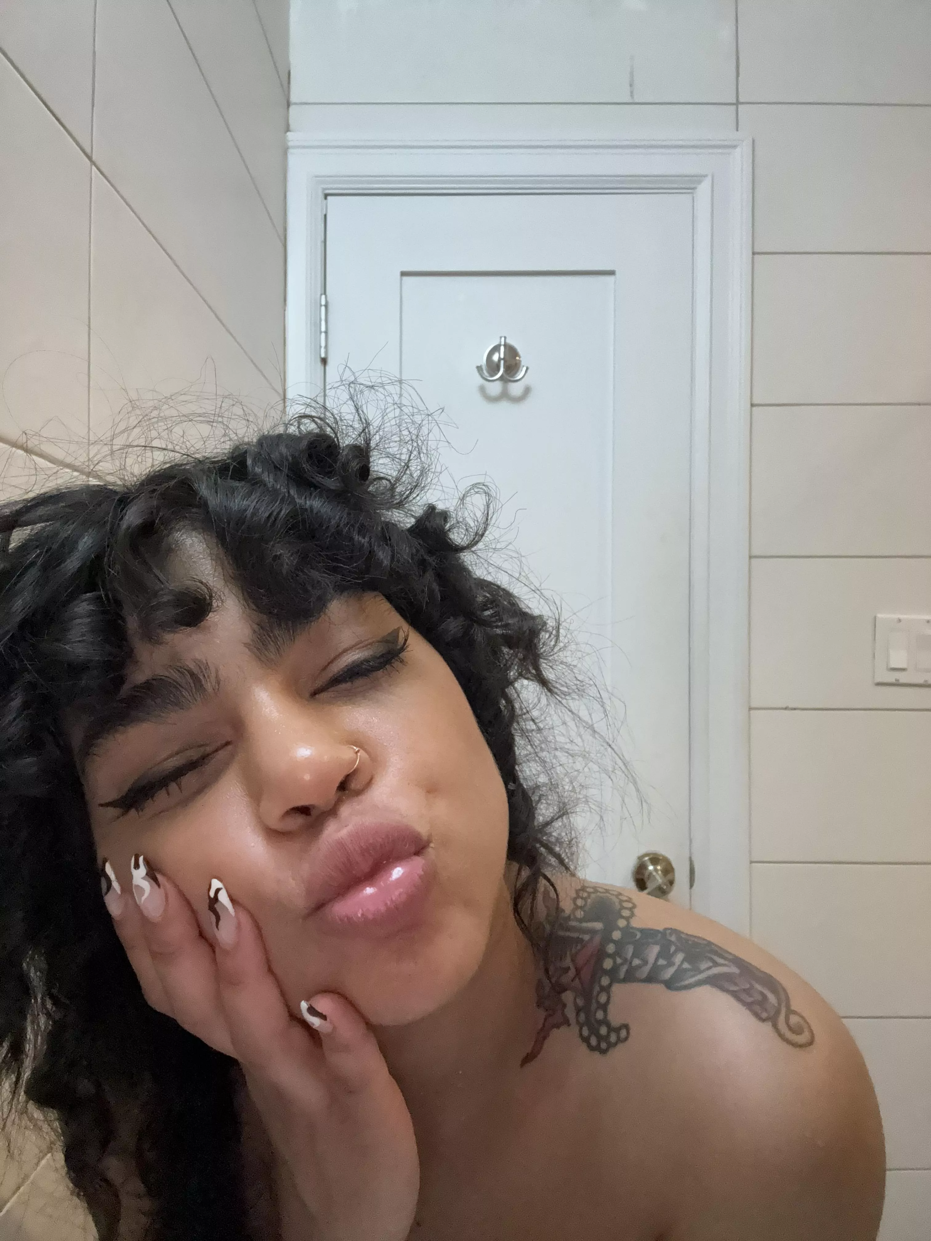 Leave your load on this pretty face posted by hottie_amber