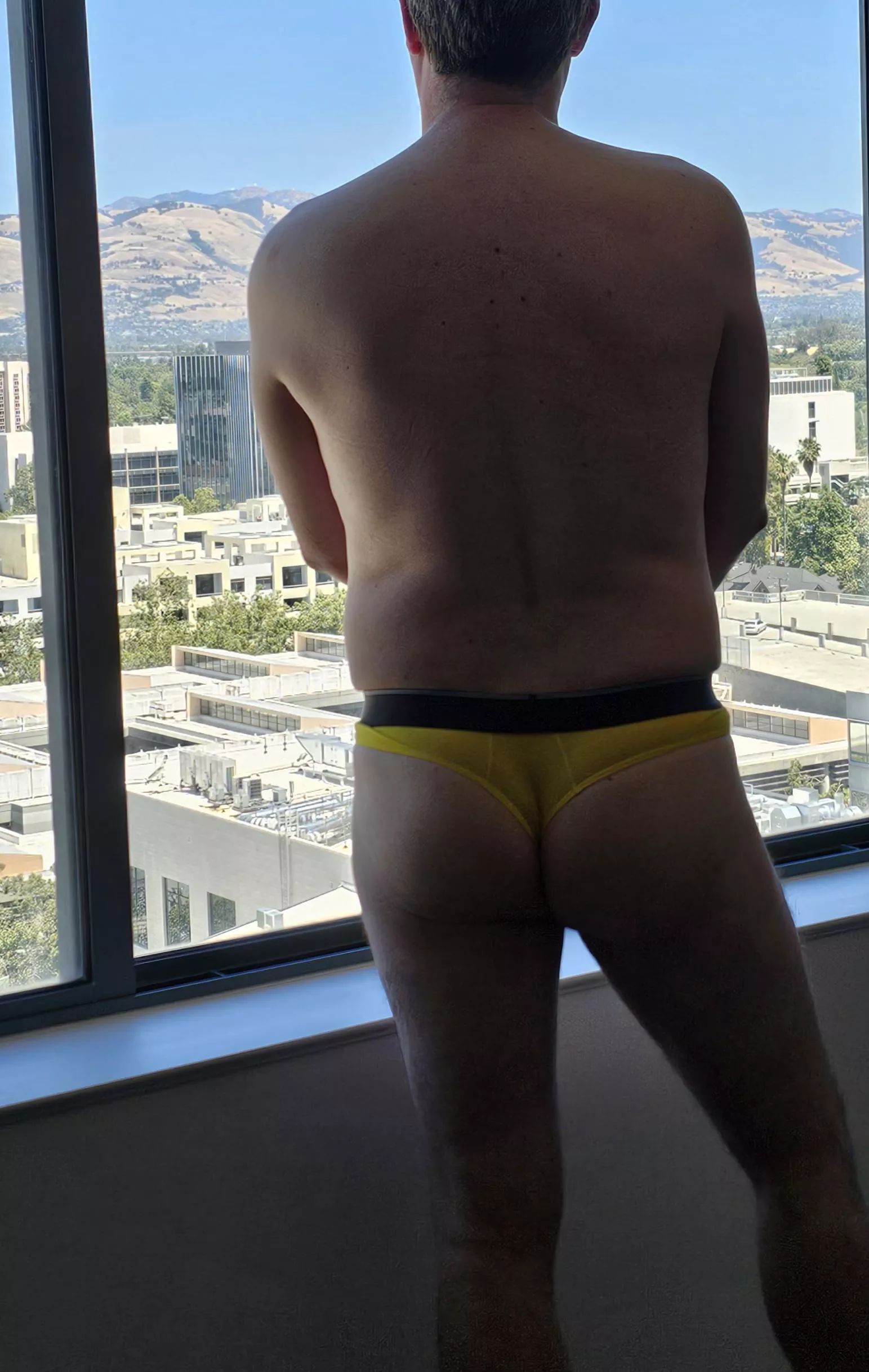 Lovely weather outside, with a great view posted by HawkeyeFLA