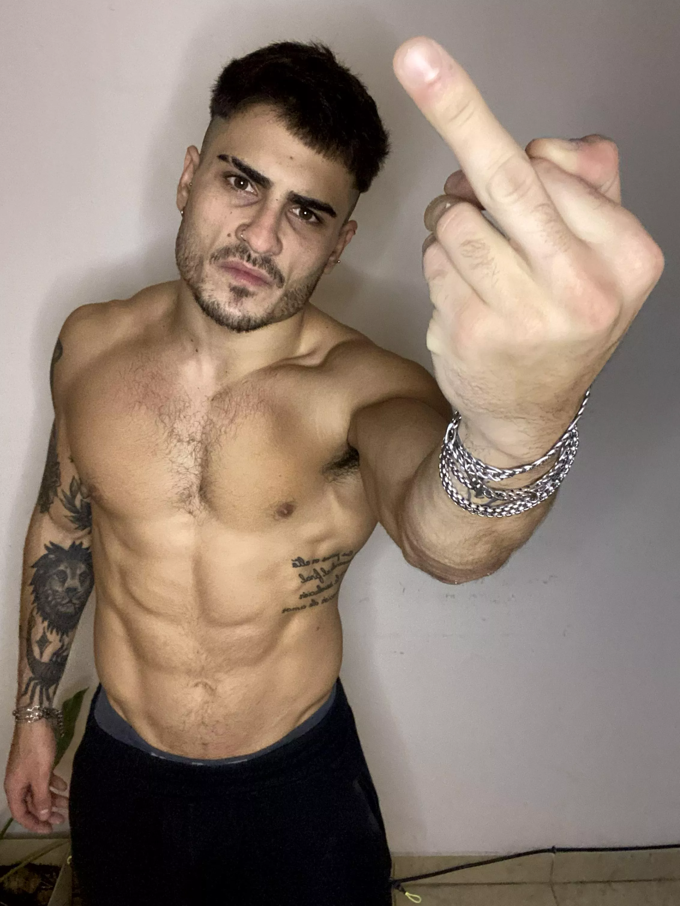 Master seeking naughty slave – got what it takes? posted by OliverKinggxoxo