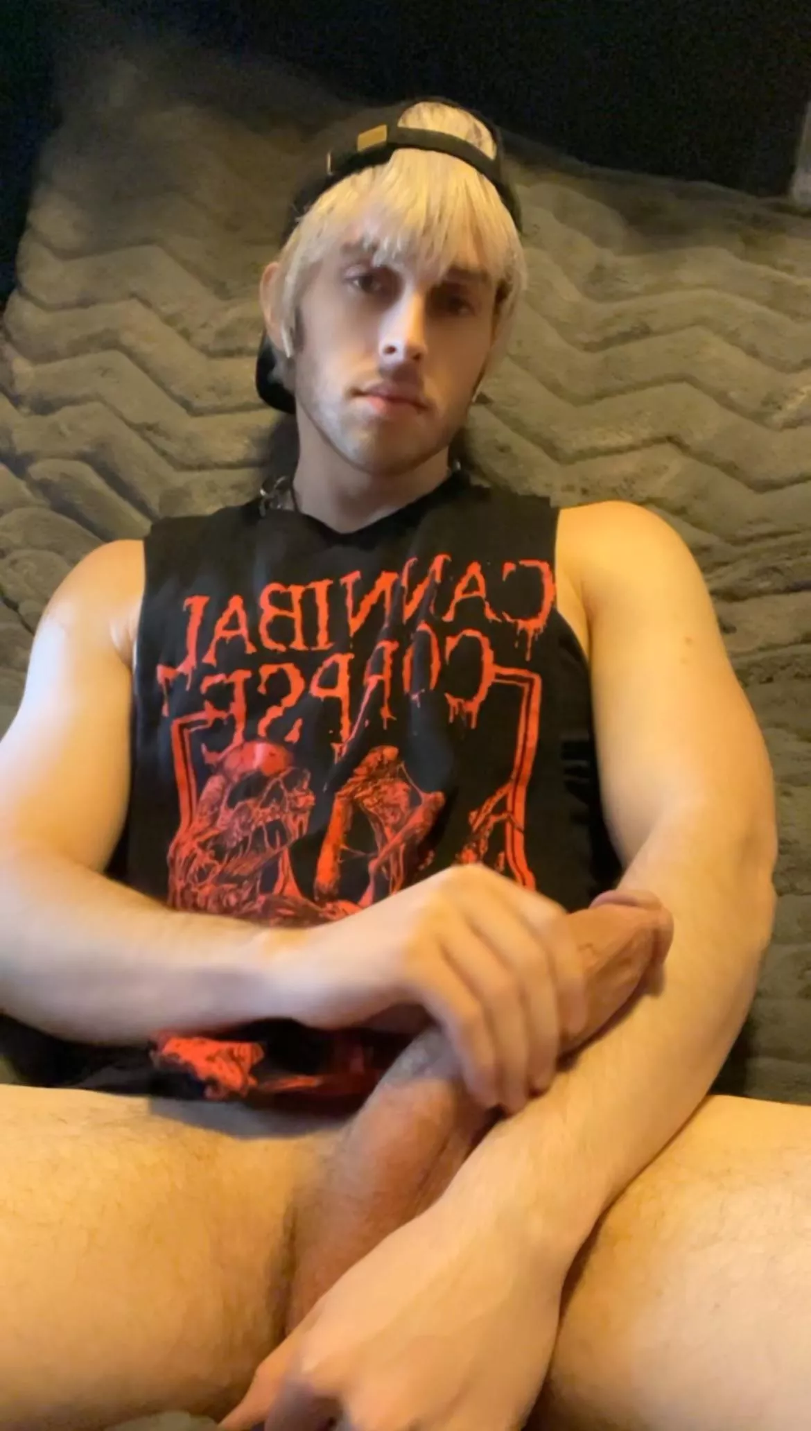 resting it on my arm posted by highcockk