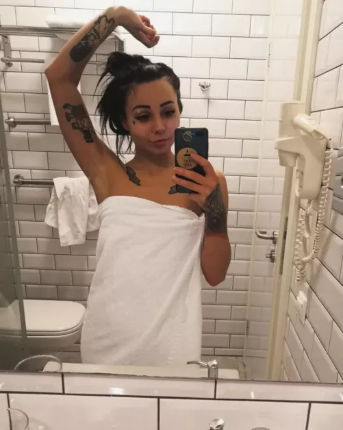 showers are more fun with company ;) by XenaLucky