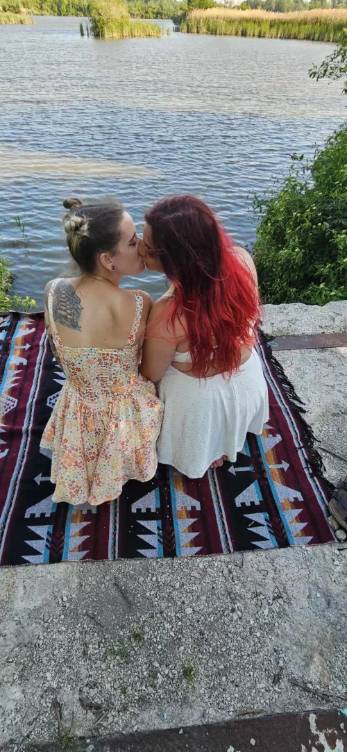 Went on a little girly date and ended up kissing by SugarBellz
