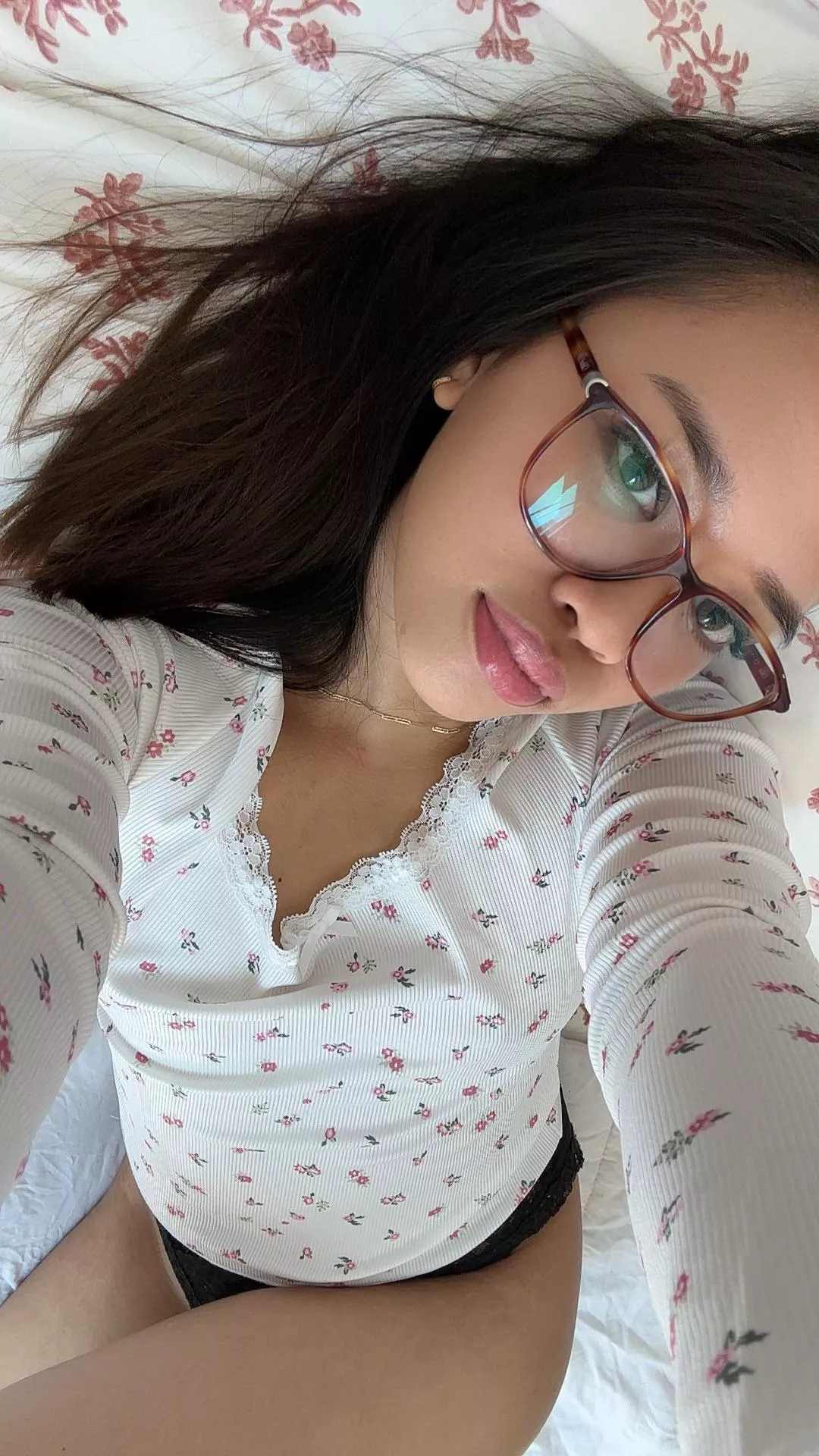 4’9 am I a worthy arm candy? posted by Worldly_Evidence_575