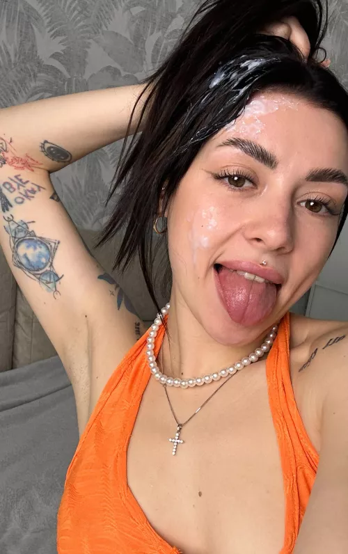 Brunette babe by scarlettdo