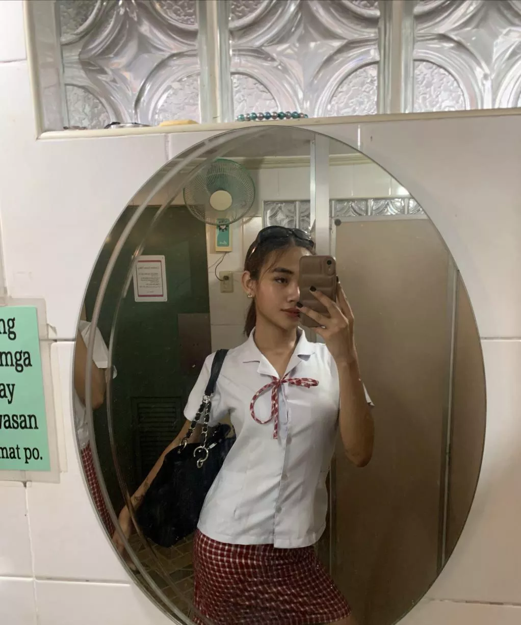 Do u think i’m pretty in school uniform?🙃 posted by cindykate22