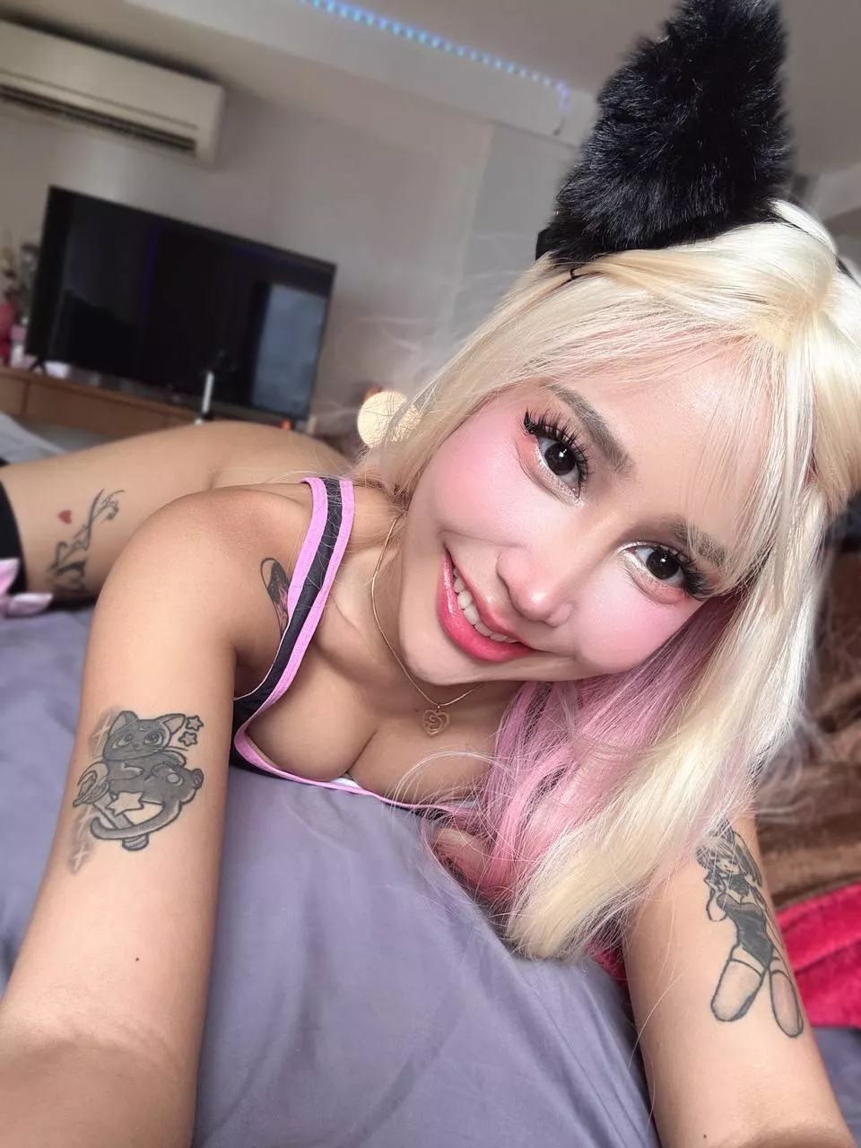 hello everyone posted by PomegranateFim