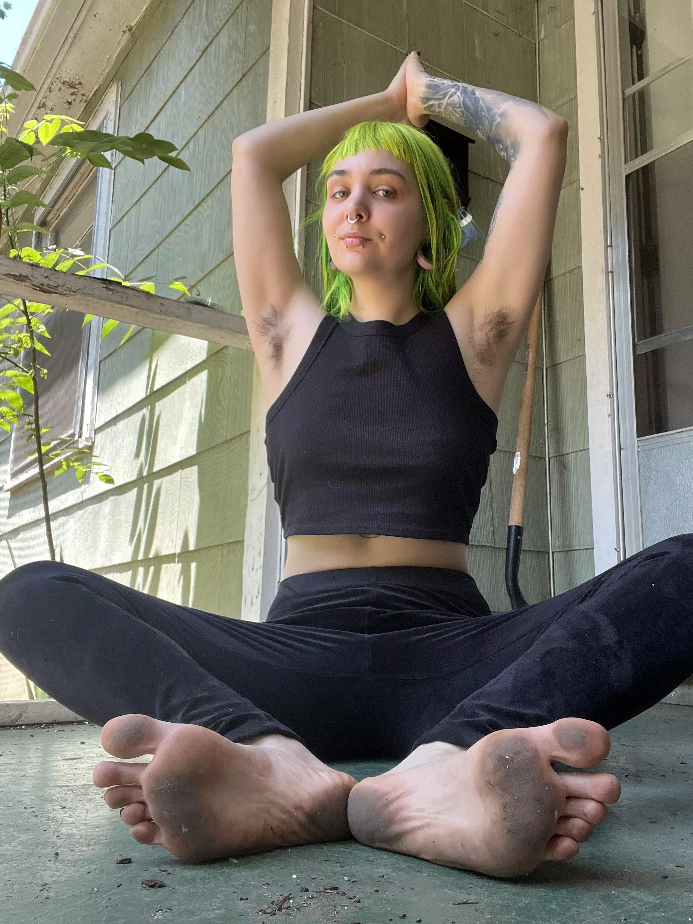 My body needs a good cleaning. Who’s up for it? 👅 posted by justsmokeandsleep