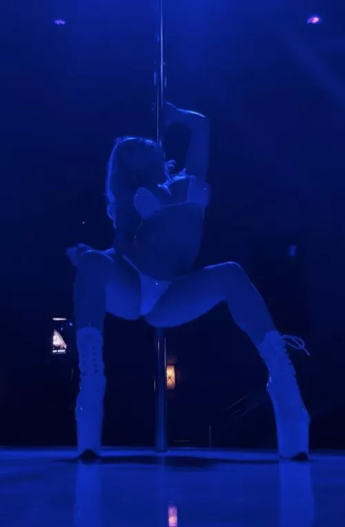 Show time by britneygold