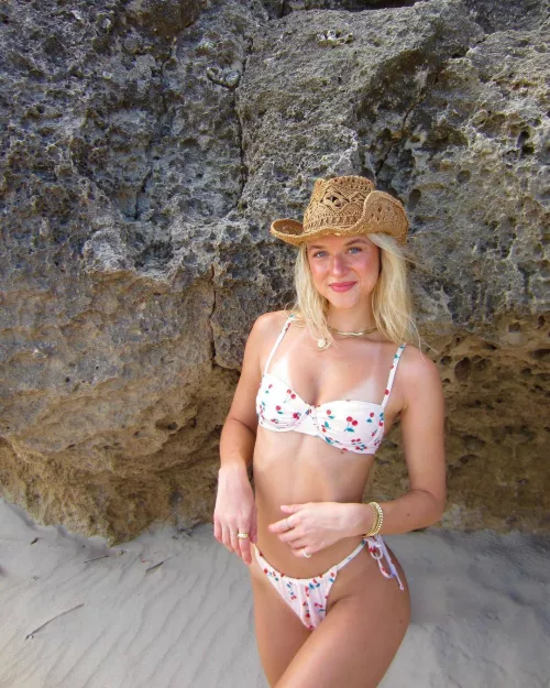 Tanlines (AIC) by _A_I_C_