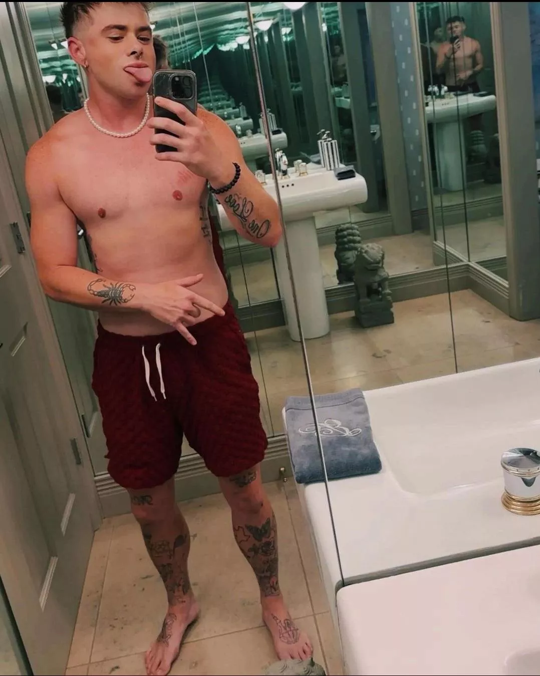 Add me on xbox.  posted by Aka_Wolfie