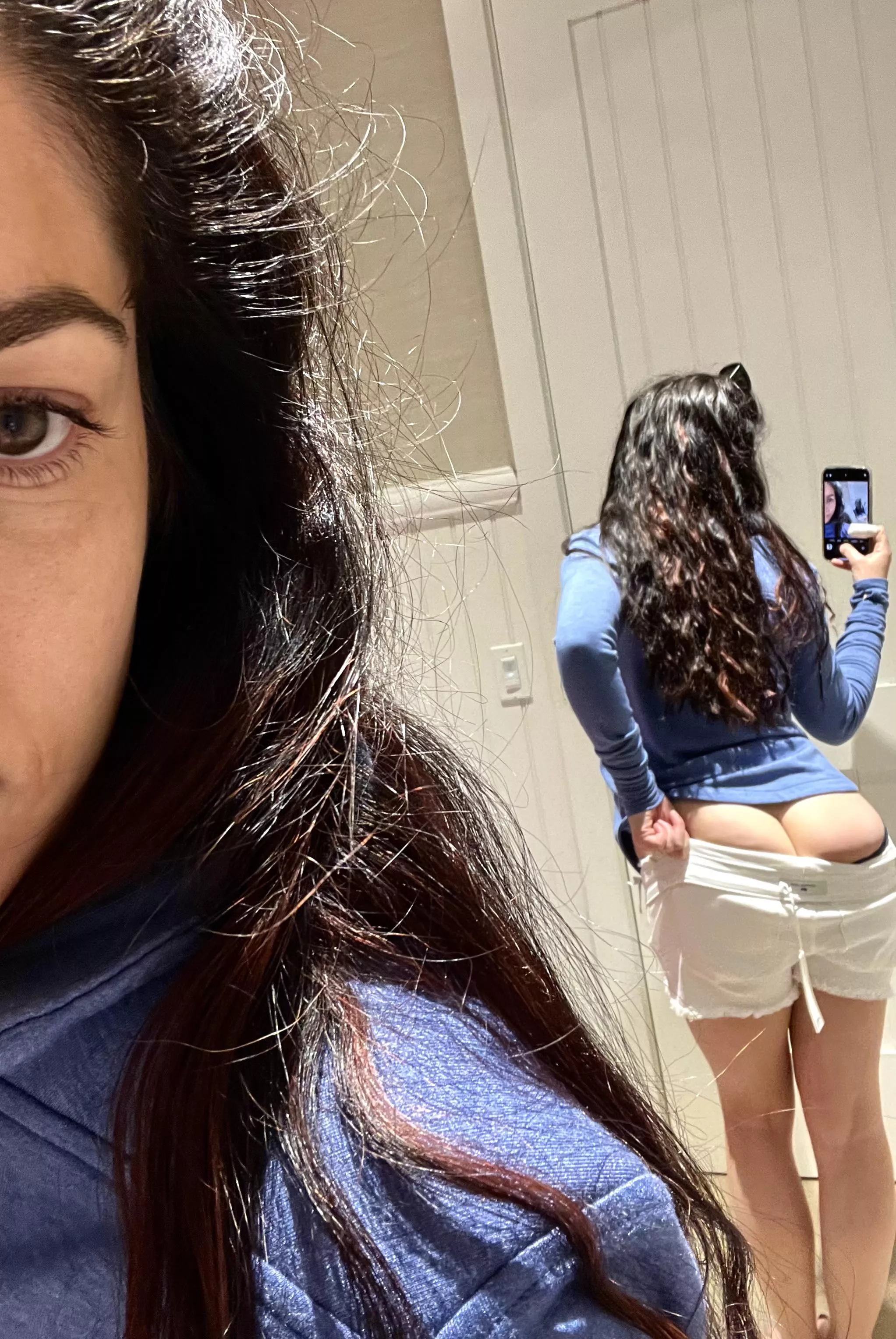 Hello from then dressing room [f] posted by Mrs_Razzle_Dazzle