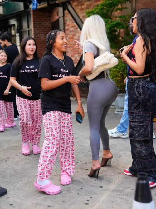 I like her ass by viorelgrecu