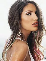 intense beauty posted by chipichandal