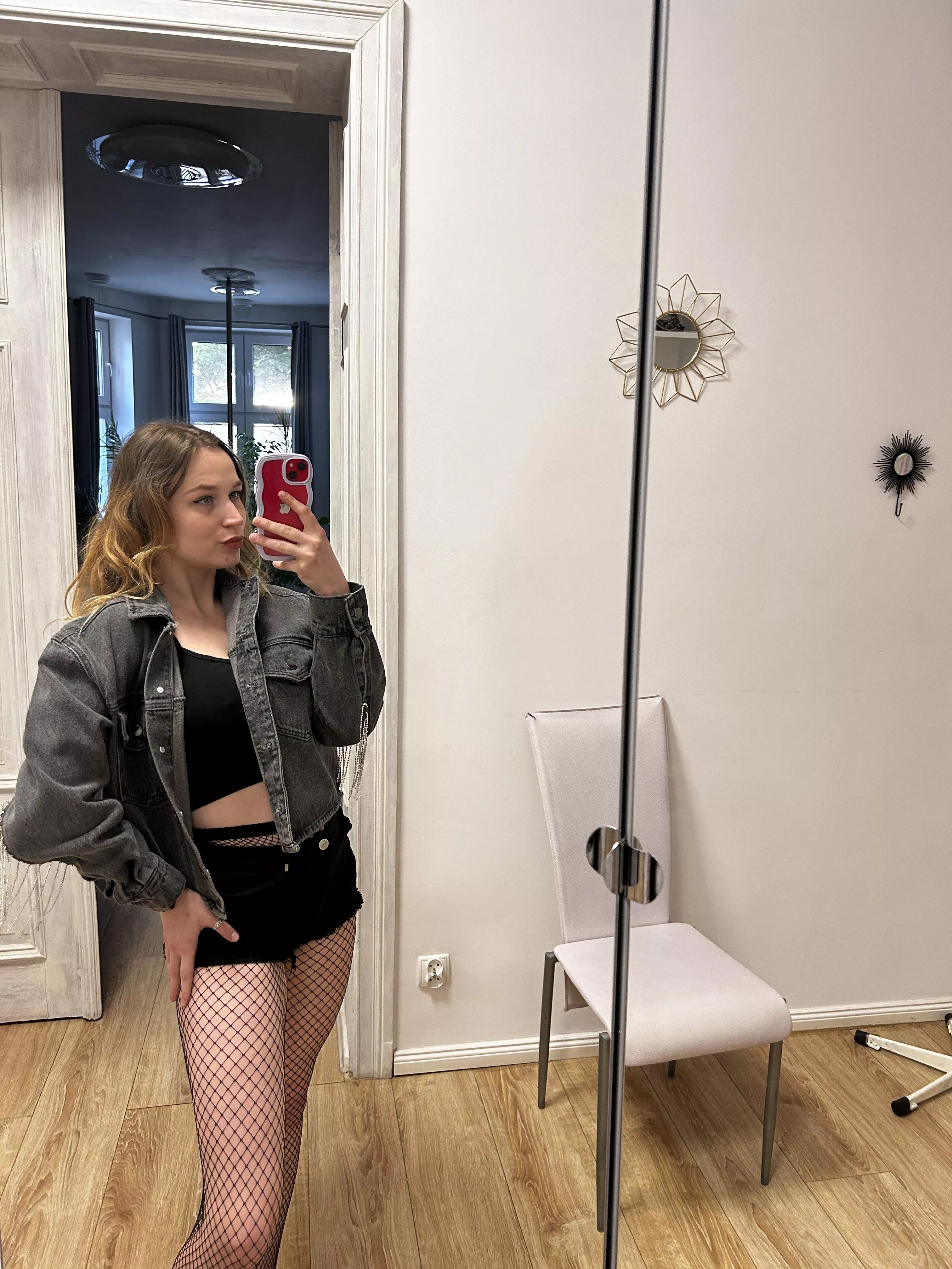 left😋 posted by crokecroke