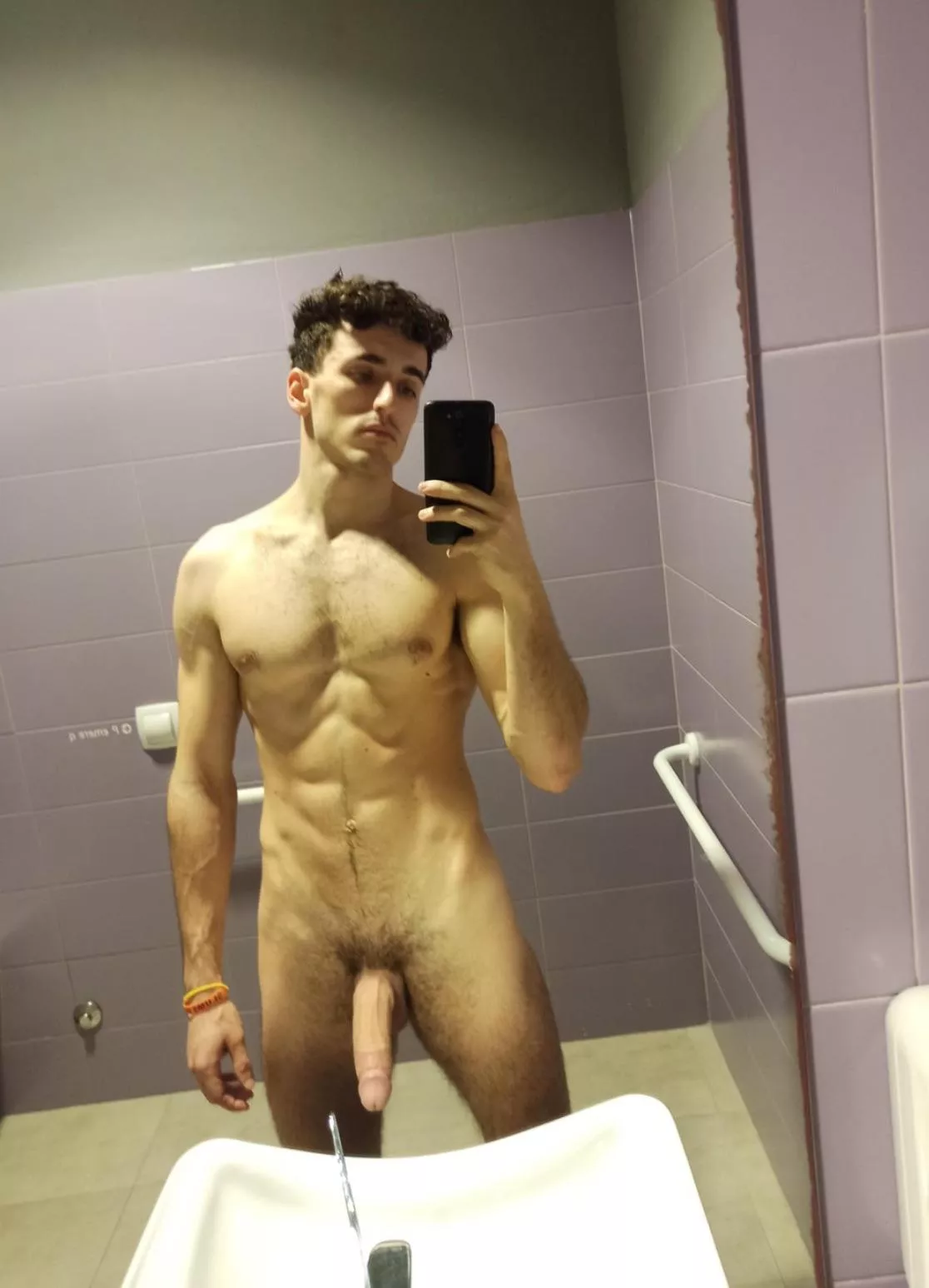 Let’s fuck in gym bathrooms posted by hungBannana69