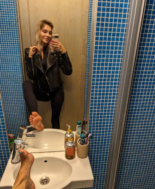 Mirror selfie by ComprehensiveCap1691