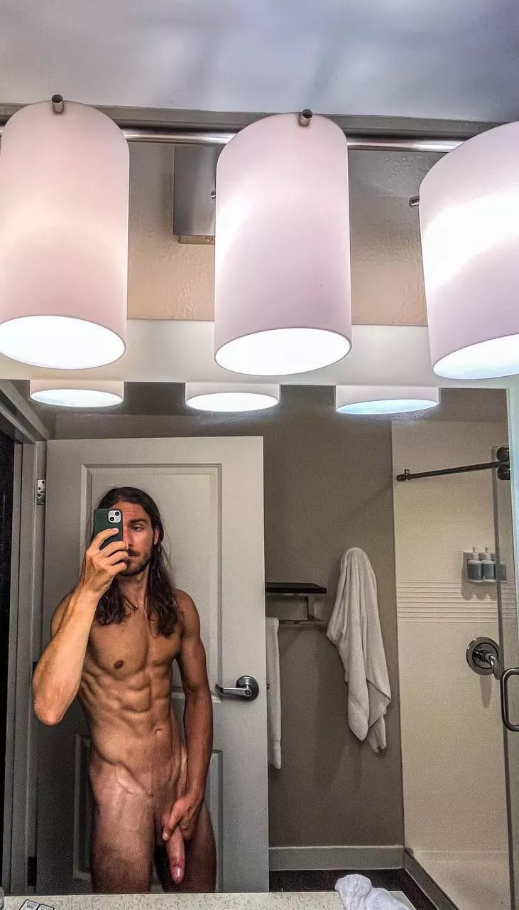 Mirrors are always a good excuse for a pic posted by Throw_Huawei_