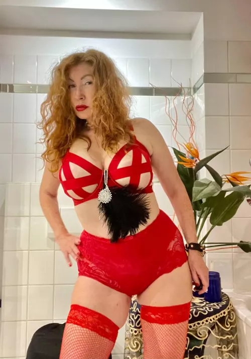 Red panties always look sexy on a milf by Sakura_pretty