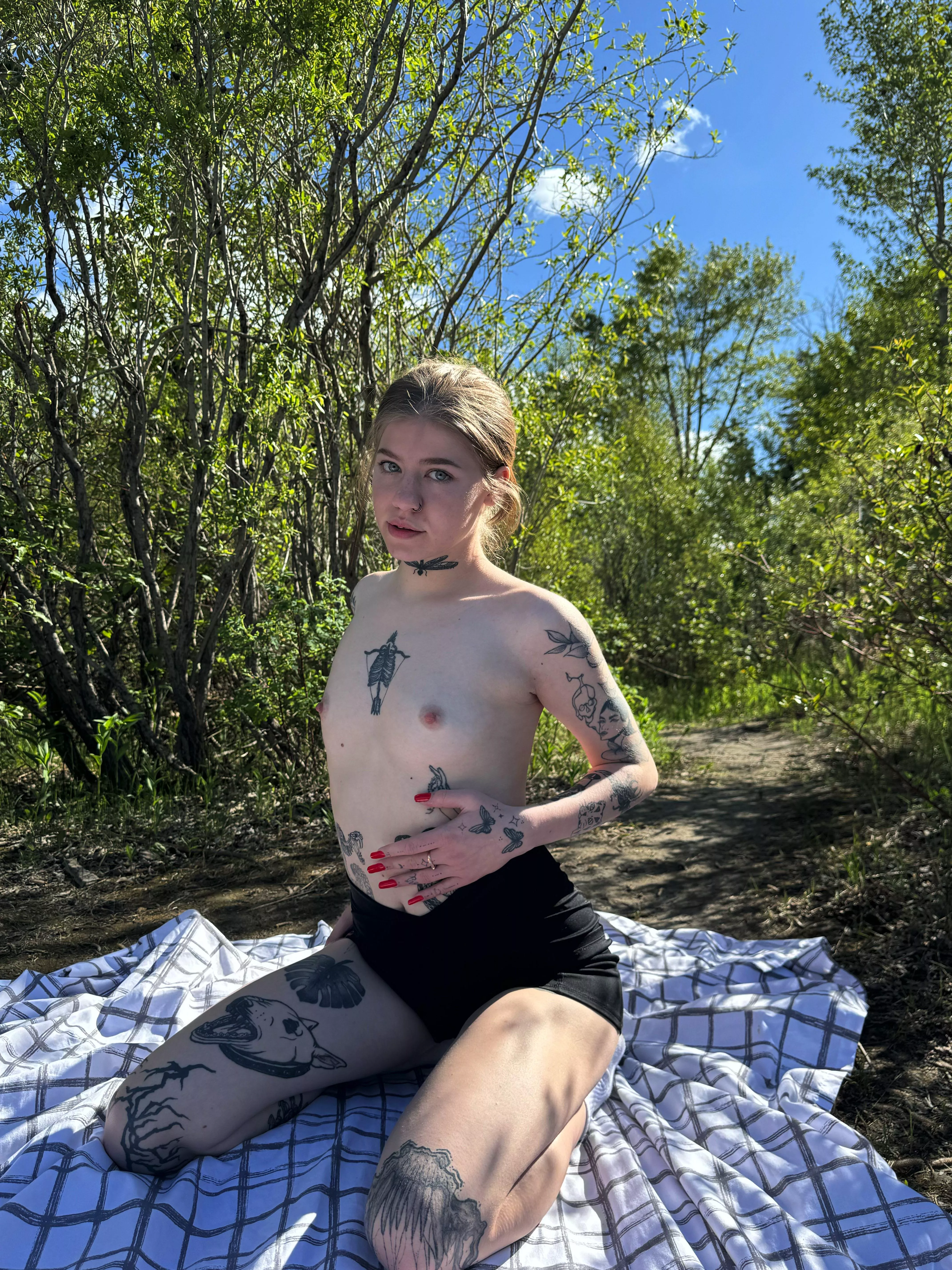 Run your hands down my body and play with my perky nipples posted by Mari_Yummy